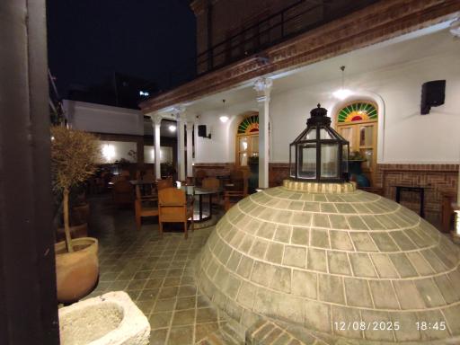 عکس کافه رستوران عمارت کاشف‌السلطنه