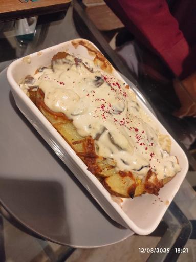 عکس کافه رستوران عمارت کاشف‌السلطنه