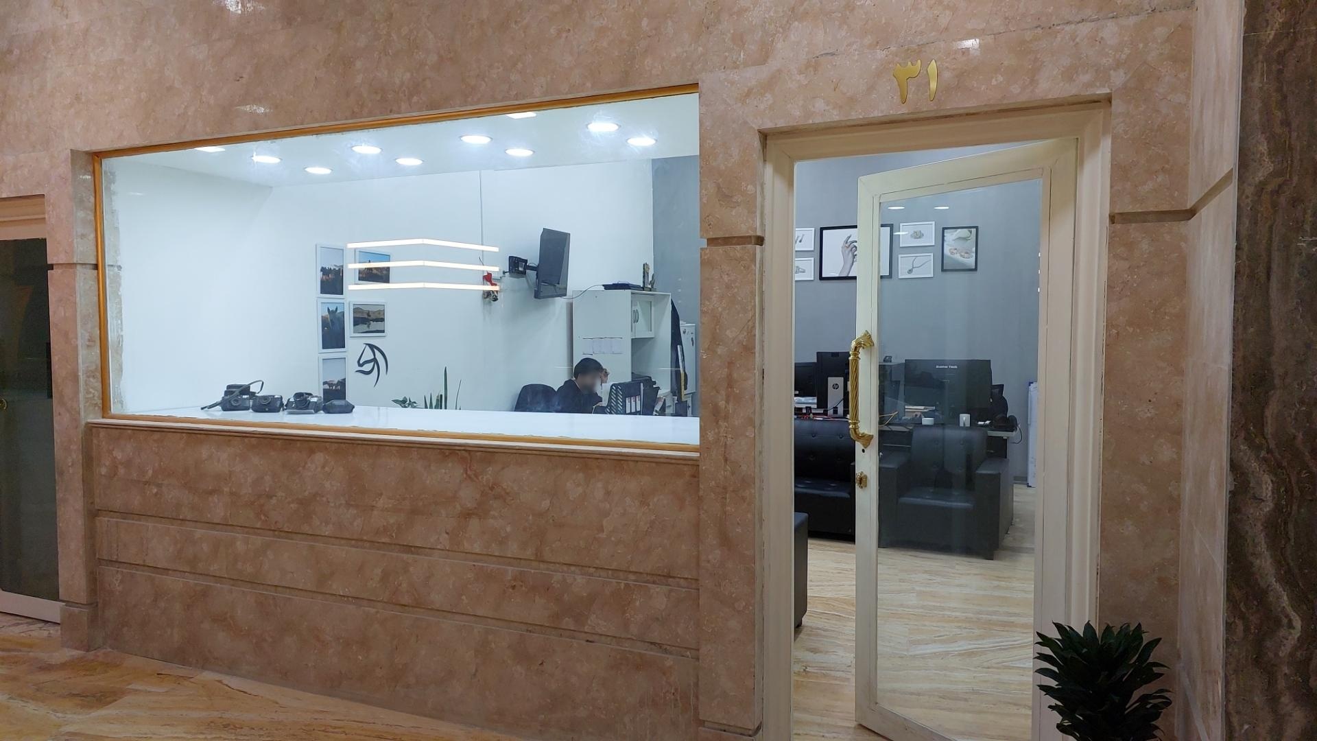 عکس استودیو فَرَس