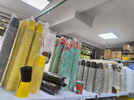 عکس فروشگاه ظروف یکبار مصرف پیک نیک 