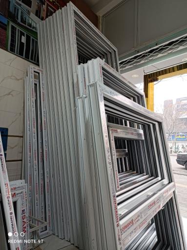 عکس تولیدی در و پنجره جهان پن