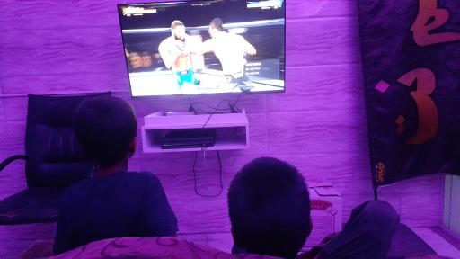 عکس گیم نت شریف واقفی