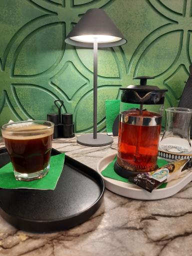 عکس کافه نان و شیرینی پیروک