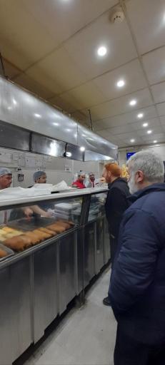 عکس ساندویچ و پیراشکی تبرک