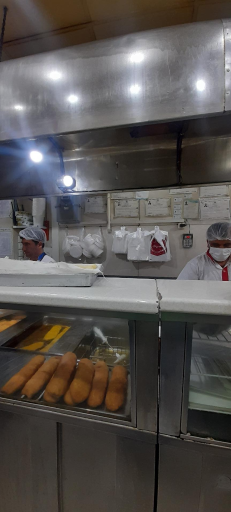 عکس ساندویچ و پیراشکی تبرک