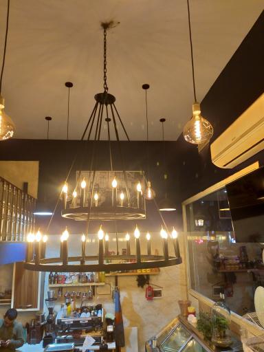 عکس کافه بستنی کاج