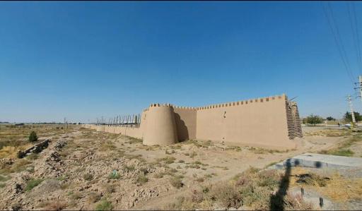 عکس دیوار تاریخی توس