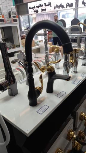 عکس آقای تأسیسات