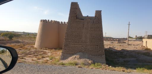 عکس دیوار تاریخی توس