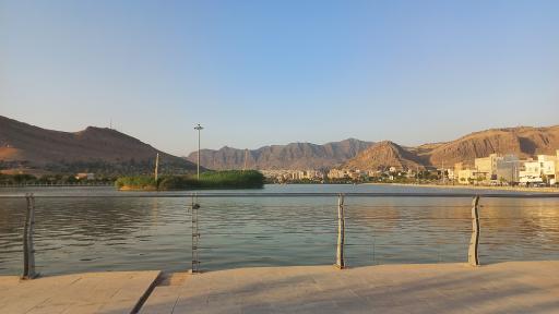 عکس دریاچه شاپوری