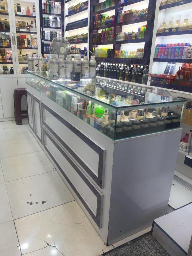 عکس فروشگاه عطر و ادکلن زیبایی