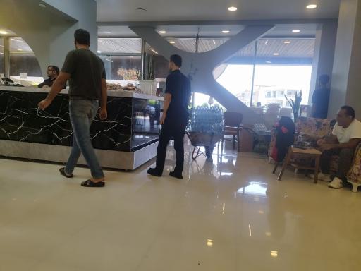 عکس مجتمع تجاری نمک آبرود