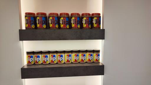 عکس کره بادام زمینی جیپ