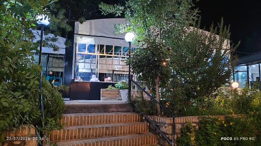 عکس عمارت چهار باغ باغ بهادران