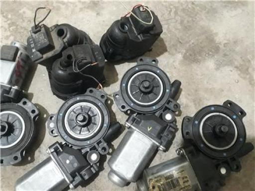 عکس تعمیر شیشه بالابر و آینه بغل قادری 