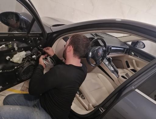 عکس تعمیر شیشه بالابر و آینه بغل قادری 