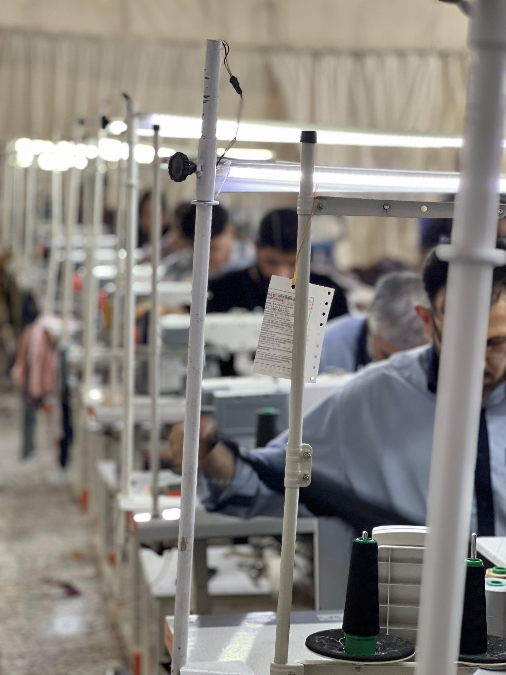 عکس کارخانه تولید پوشاک نکومن