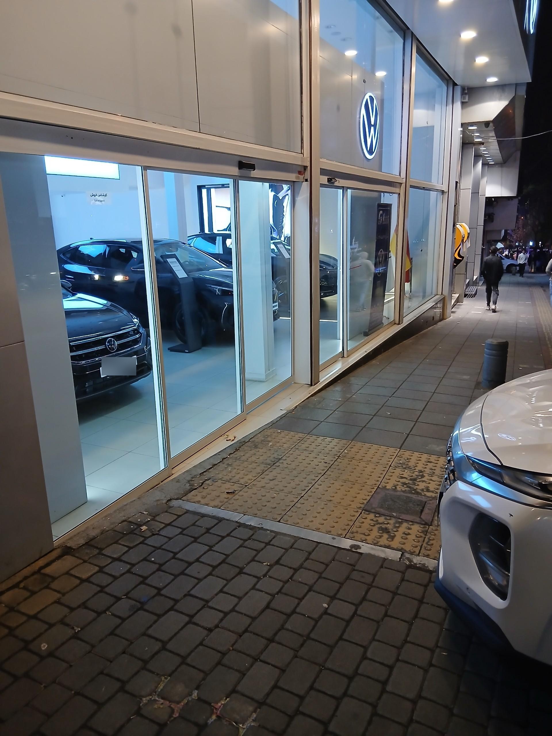 عکس ماموت خودرو نمایندگی گودرزی