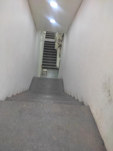 عکس بازارچه زیرگذر باباطاهر