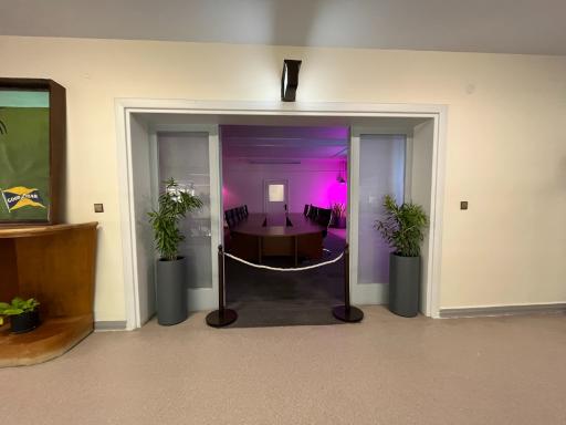 عکس مجتمع تجاری اداری مقدم