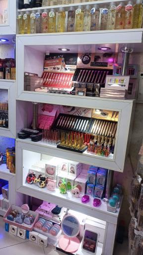 عکس فروشگاه کاریزماتیک بیوتی