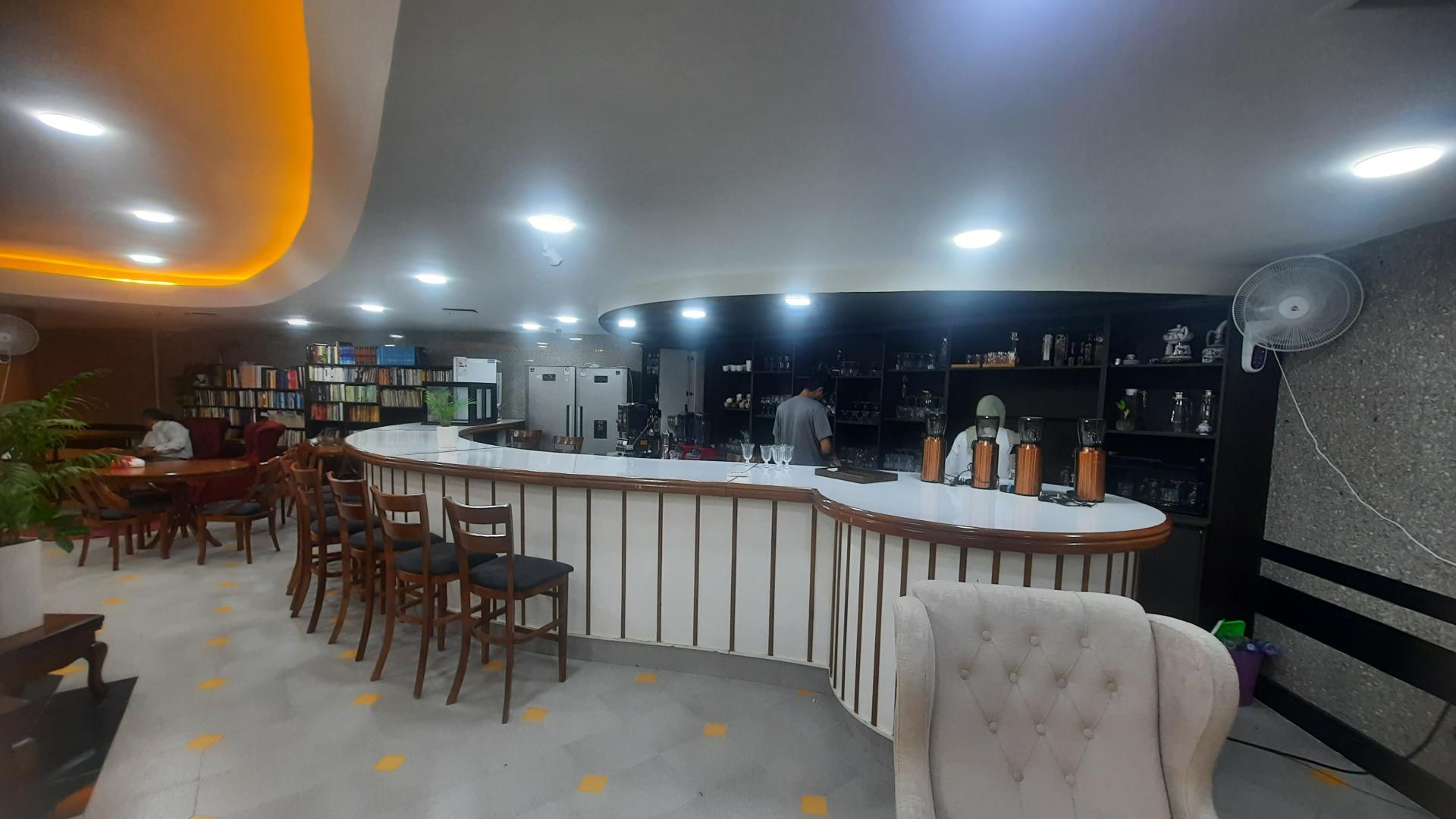 عکس مجموعه پذیرایی و گردشگری، کافه کتاب و رستوران خیام