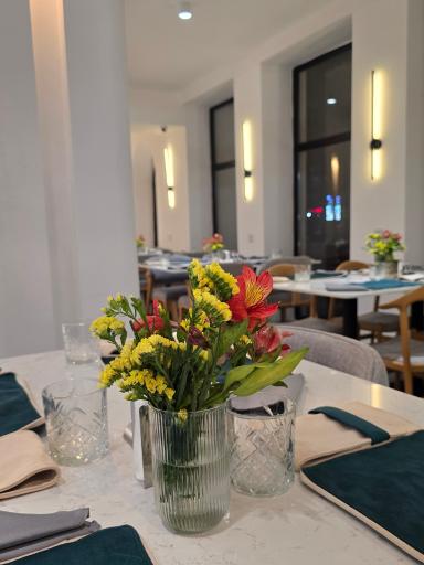 عکس کافه رستوران واران