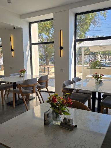 عکس کافه رستوران واران