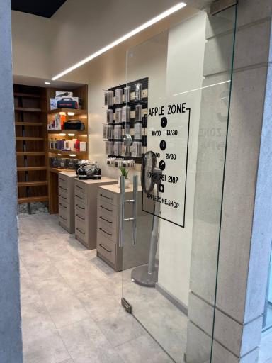عکس فروشگاه موبایل اپل زون