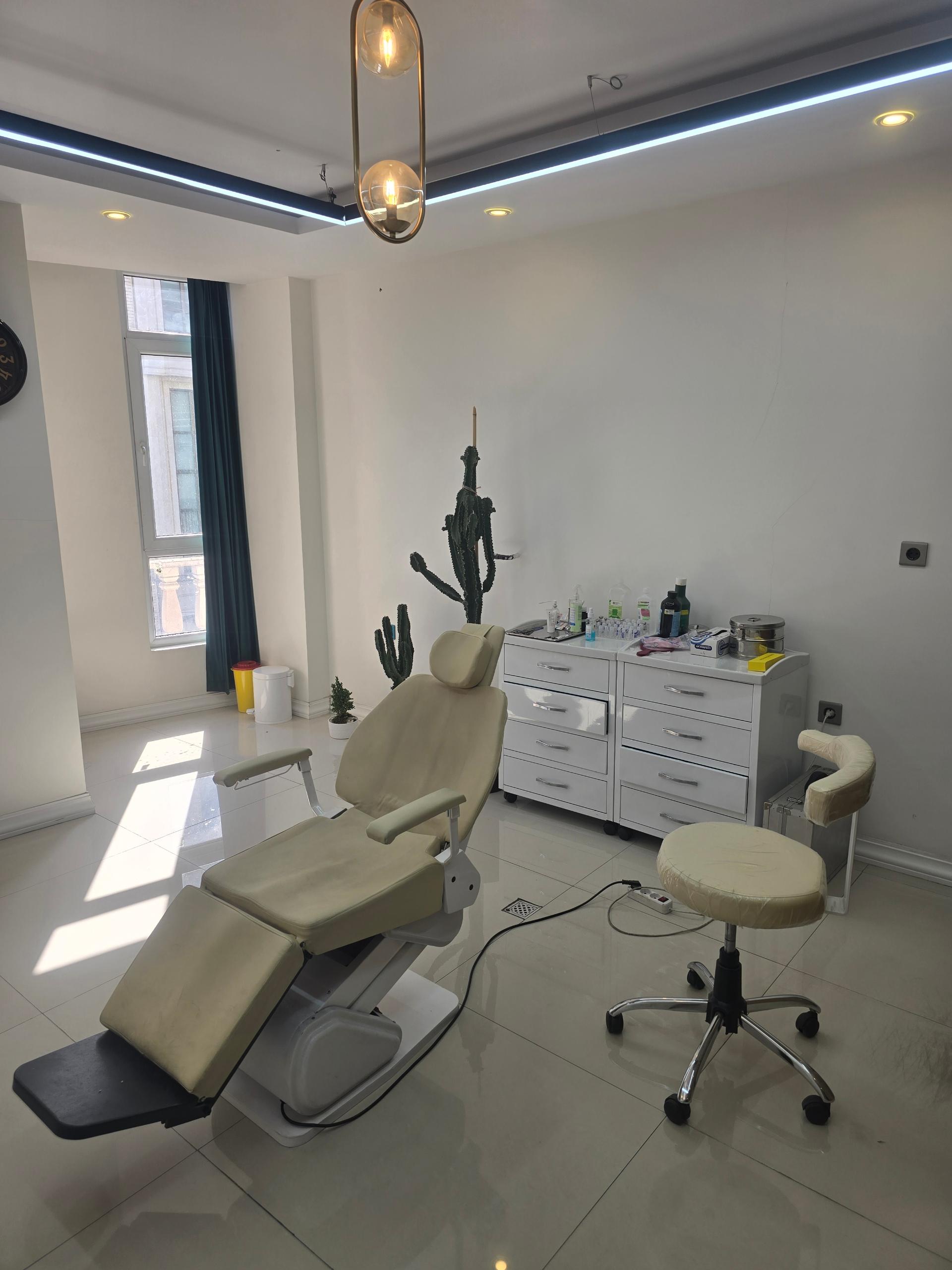 عکس کلینیک زیبایی آئورا