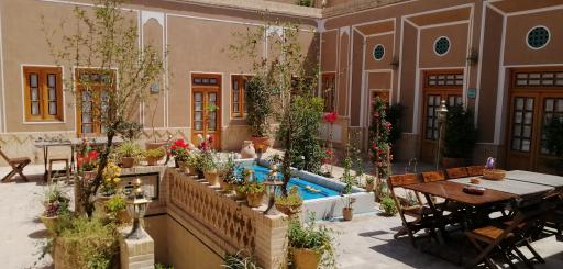 اقامتگاه سرای دشتی 