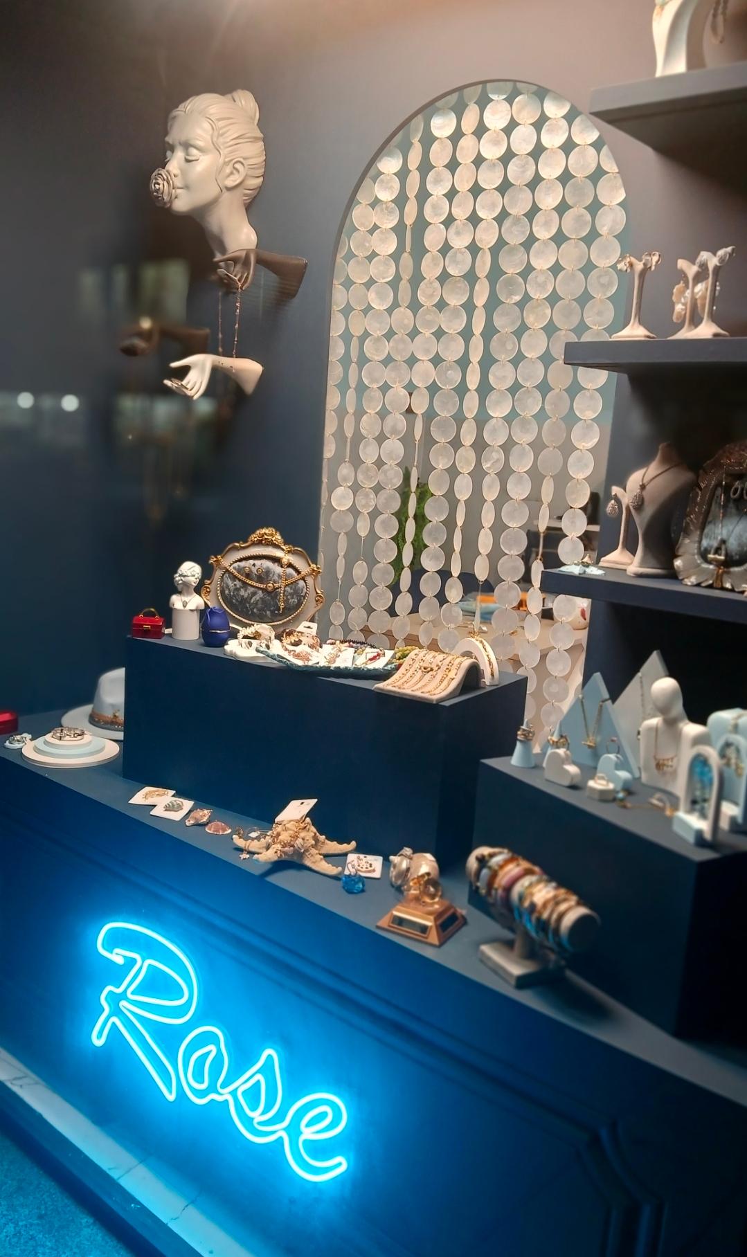 عکس رزگالری