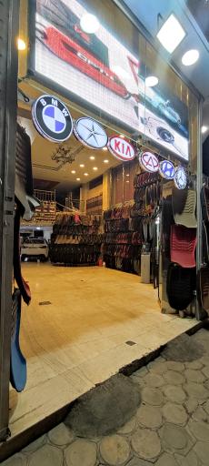 عکس فروشگاه لوکس ماشین ترافیک اسپرت