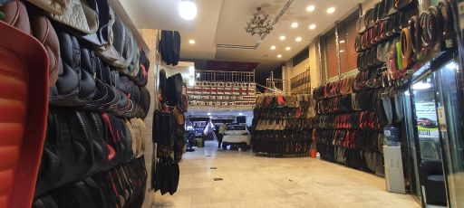 عکس فروشگاه لوکس ماشین ترافیک اسپرت