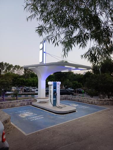 عکس ایستگاه شارژ باغ گلها