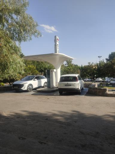 عکس ایستگاه شارژ باغ گلها