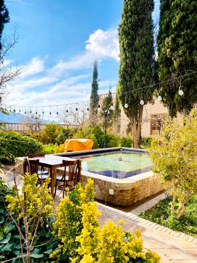 عکس عمارت تاریخی شریف