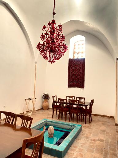 عکس عمارت تاریخی شریف