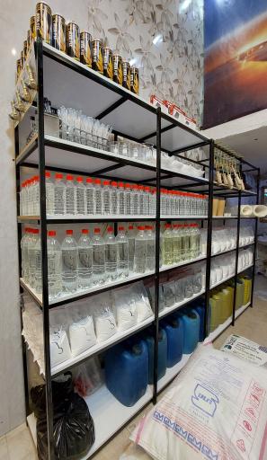 عکس مواد شیمیایی و لوازم آزمایشگاهی مندلیف