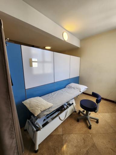 عکس کلینیک فیزیوتراپی دکتر عالیه زنده دل