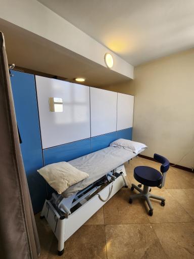 عکس کلینیک فیزیوتراپی دکتر عالیه زنده دل