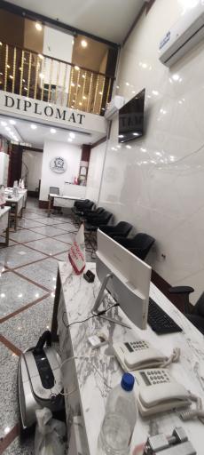 عکس مشاورین املاک دیپلمات