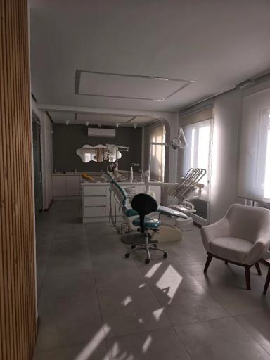 عکس مرکز ارتودنسی دکتر حاج همتی