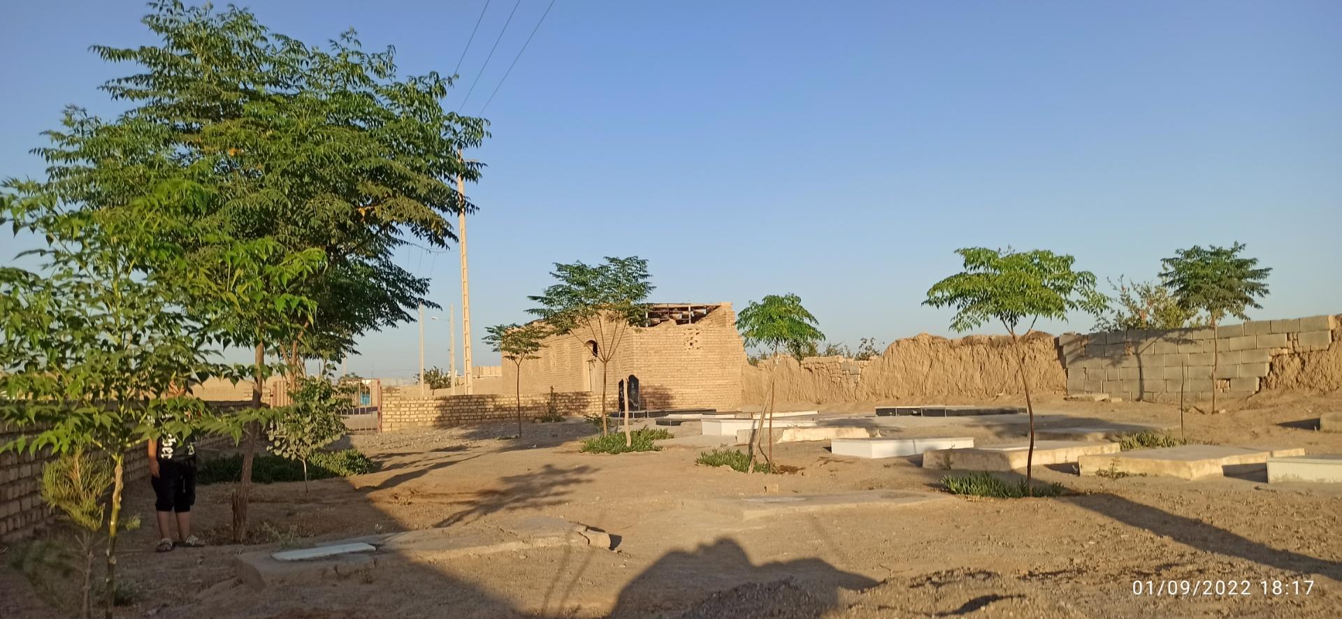 عکس آرامستان قدیمی