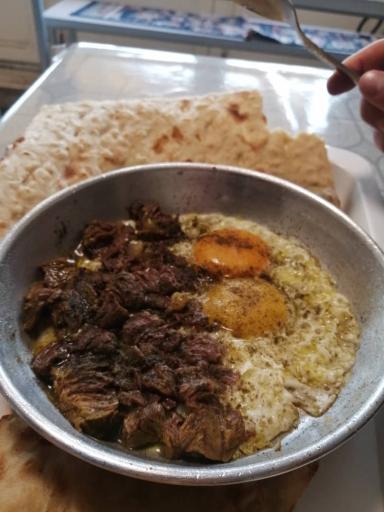 عکس صبحانه خوری مزه