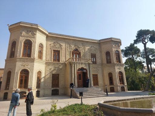 عکس موزه آبگینه و سفالینه های ایران (خانه قوام السلطنه)