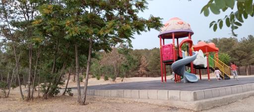 عکس فضای بازی کوچک کودکان