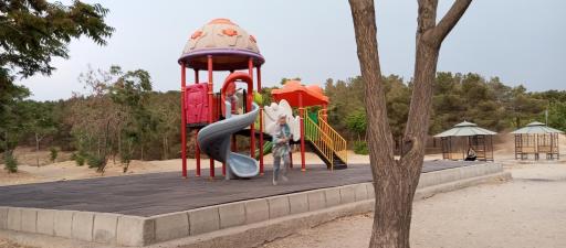 عکس فضای بازی کوچک کودکان