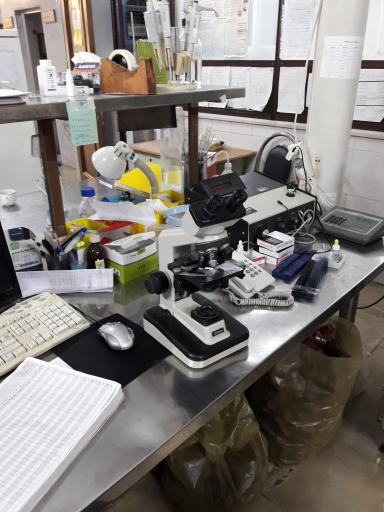 عکس آزمایشگاه درمانگاه فاطمیه 