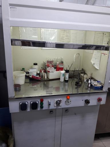 عکس آزمایشگاه درمانگاه فاطمیه 